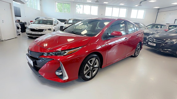 Toyota Prius Plug-in Hybrid 8 of 30