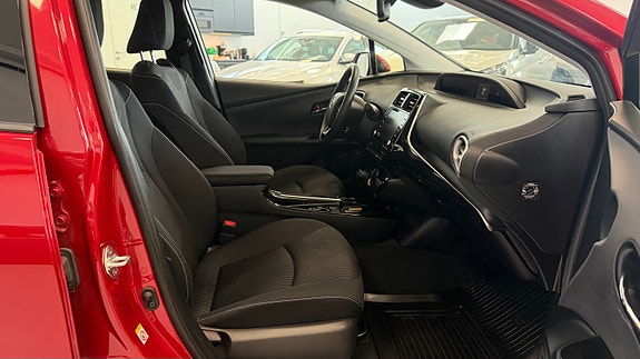 Toyota Prius Plug-in Hybrid 20 of 30