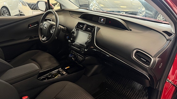 Toyota Prius Plug-in Hybrid 21 of 30