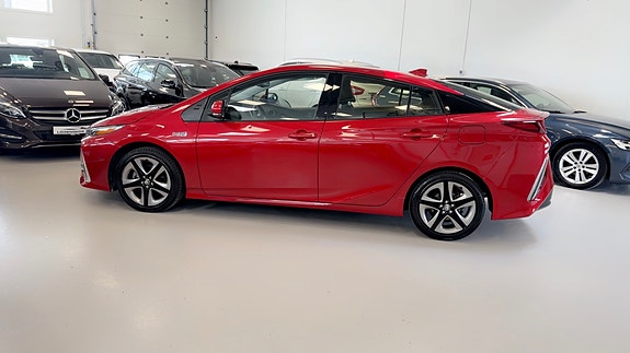 Toyota Prius Plug-in Hybrid 18 of 30