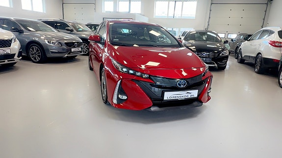 Toyota Prius Plug-in Hybrid 3 of 30