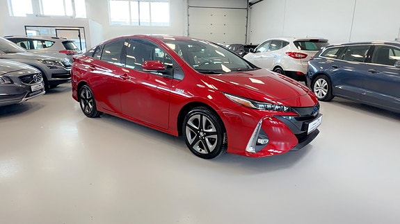 Toyota Prius Plug-in Hybrid 2 of 30