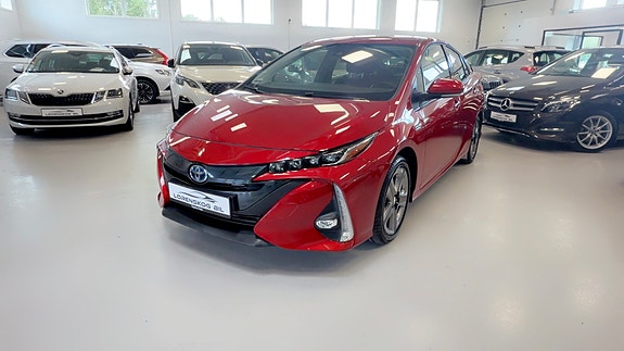 Toyota Prius Plug-in Hybrid 7 of 30