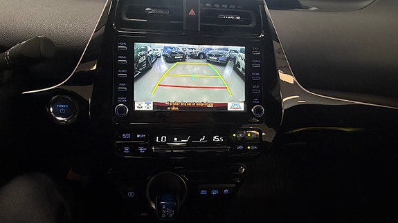 Toyota Prius Plug-in Hybrid 26 of 30
