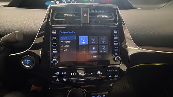 Toyota Prius Plug-in Hybrid 27 of 30