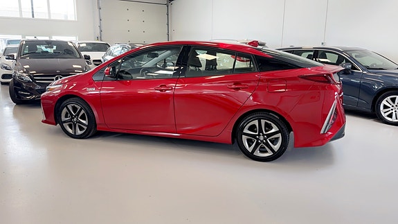Toyota Prius Plug-in Hybrid 19 of 30
