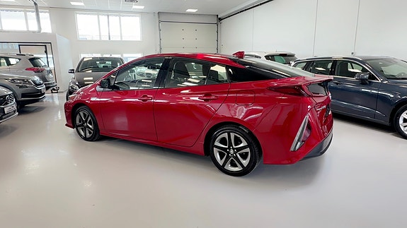 Toyota Prius Plug-in Hybrid 15 of 30