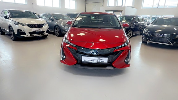 Toyota Prius Plug-in Hybrid 6 of 30