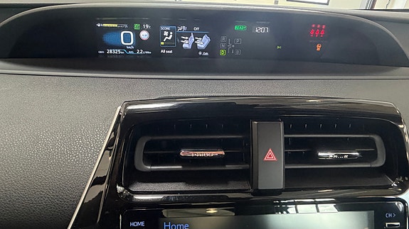 Toyota Prius Plug-in Hybrid 30 of 30