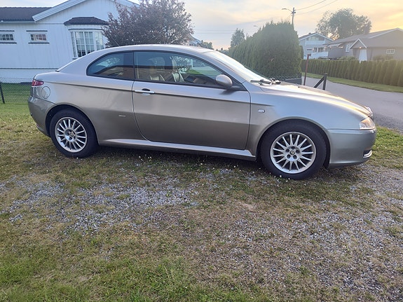 Alfa Romeo GT 2 of 5