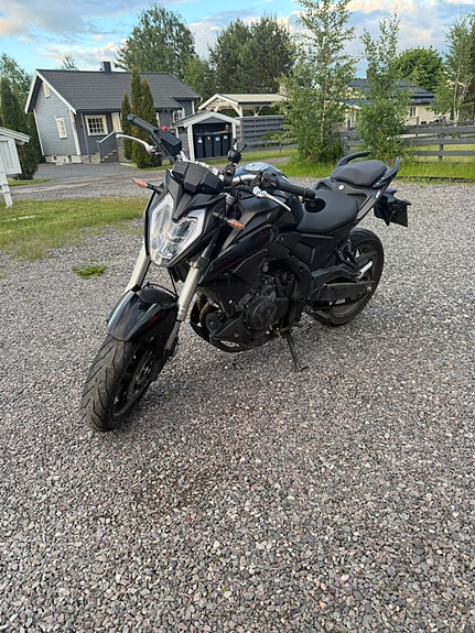 VOGE 500 R 2 of 5
