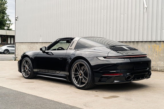 Porsche 911 3 of 5