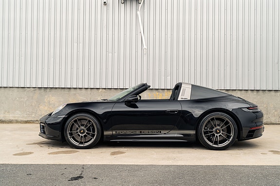 Porsche 911 4 of 5