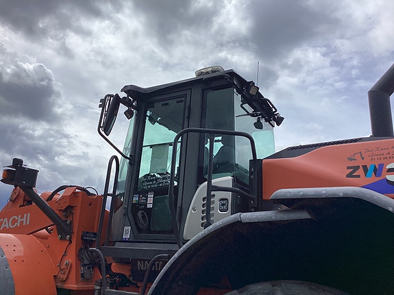 Hitachi 310 8 of 13