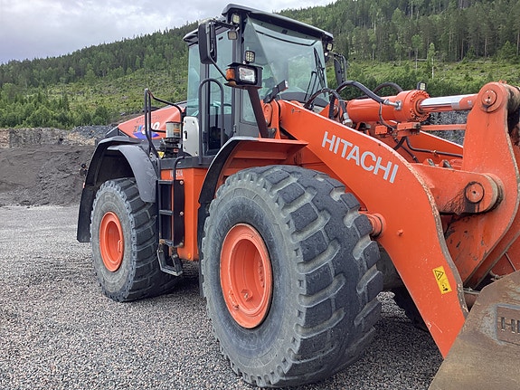 Hitachi 310 2 of 5