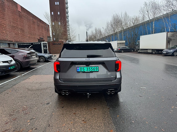Ford Explorer 4 of 5