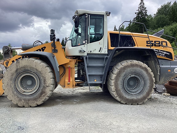 Liebherr 580 2 of 5