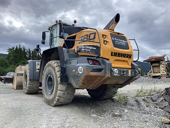 Liebherr 580 3 of 5
