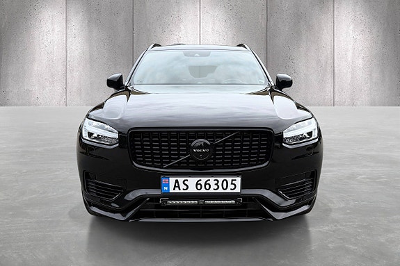 Volvo XC90 2 of 5