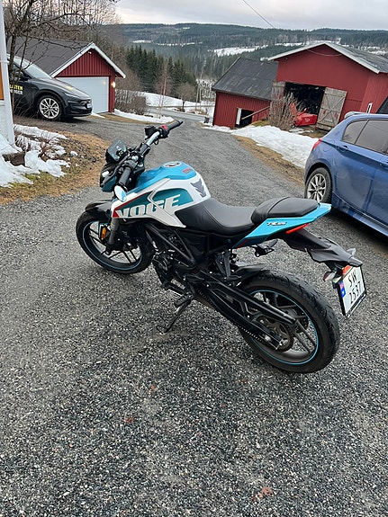 VOGE 125 R 3 of 5