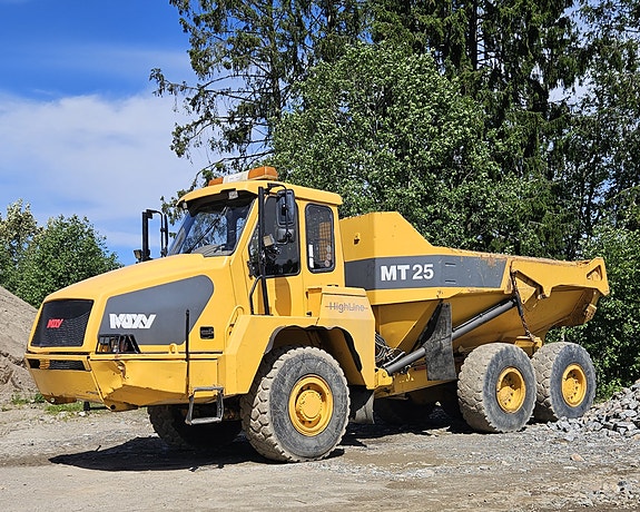 Moxy MT25 2 of 5