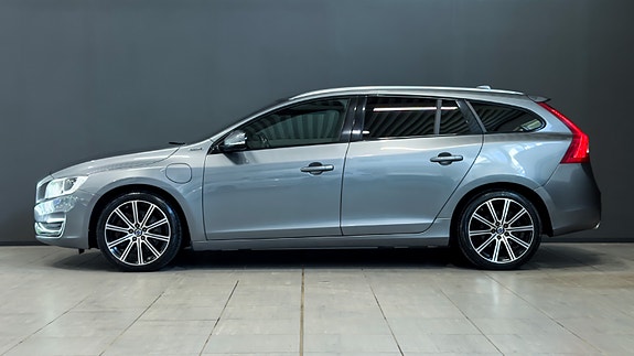 Volvo V60 2 of 5