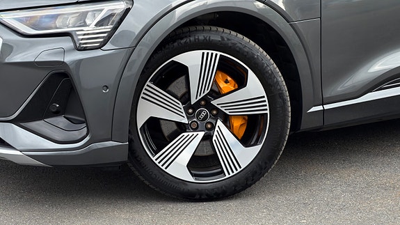 Audi e-tron Sportback 3 of 5