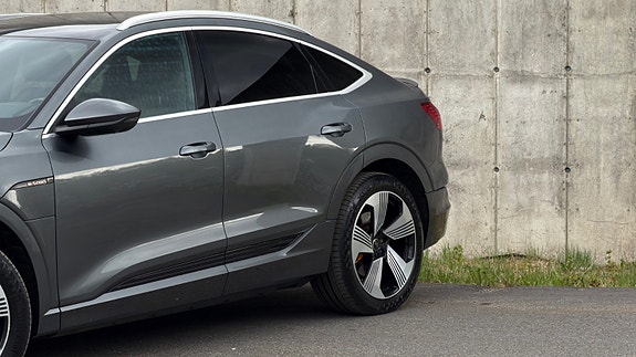 Audi e-tron Sportback 4 of 5