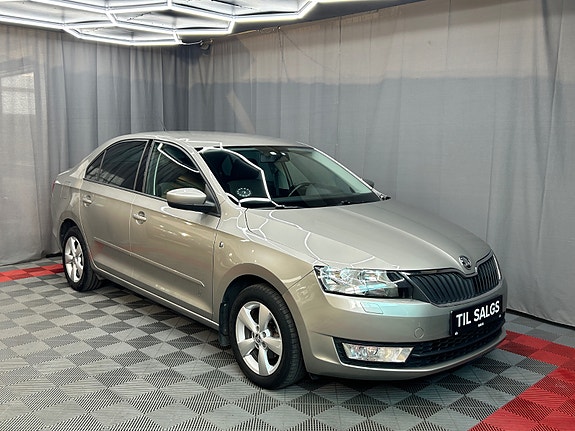 Skoda Rapid 2 of 5