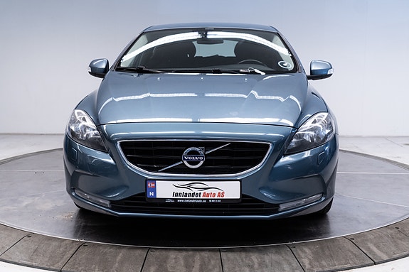 Volvo V40 2 of 5