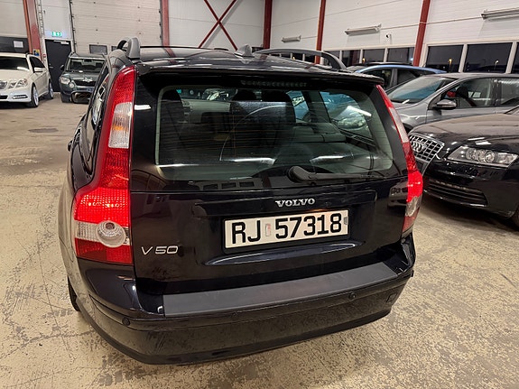 Volvo V50 4 of 5