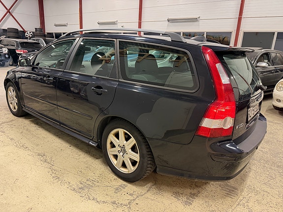 Volvo V50 3 of 5