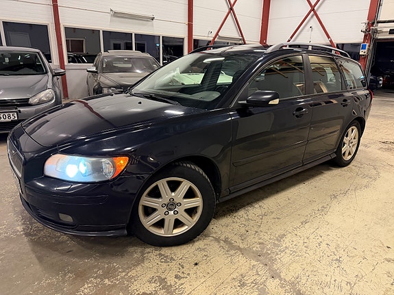 Volvo V50 2 of 5