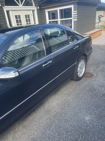Mercedes-Benz S500 3 of 22
