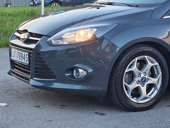 Ford Focus 2 of 5