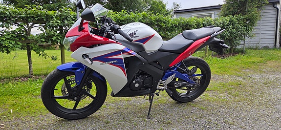 Honda CBR 125 R 2 of 5
