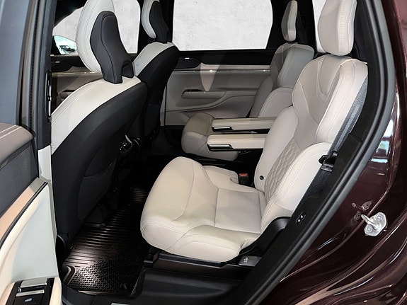 Volvo EX90 26 of 30