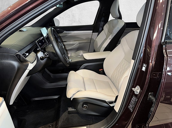 Volvo EX90 8 of 30