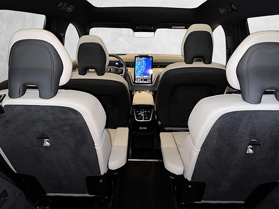 Volvo EX90 27 of 30