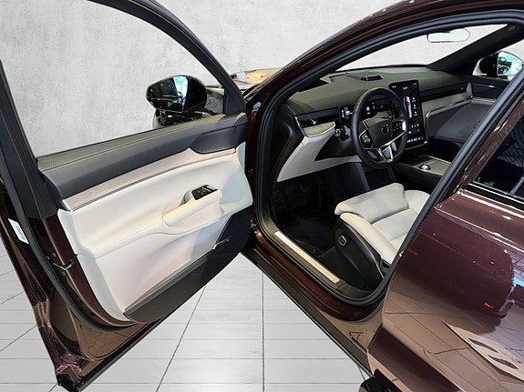 Volvo EX90 7 of 30
