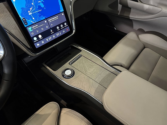 Volvo EX90 15 of 30