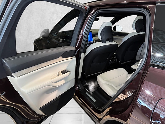 Volvo EX90 25 of 30