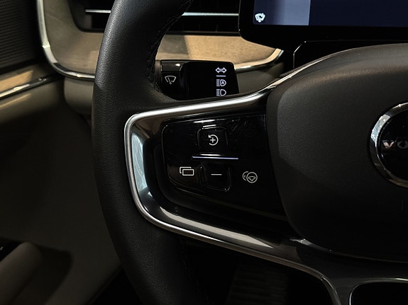 Volvo EX90 13 of 30