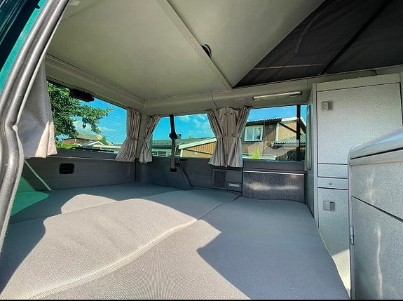 Volkswagen Multivan 12 of 15