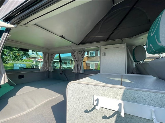 Volkswagen Multivan 13 of 15