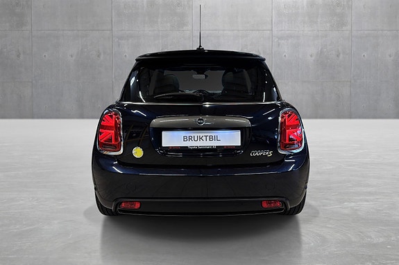 MINI Cooper SE 4 of 5