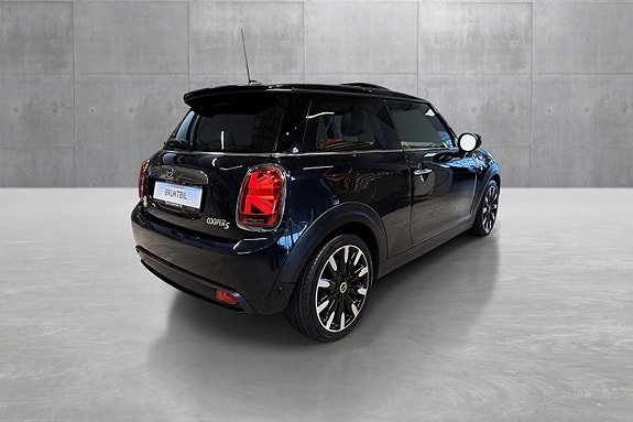 MINI Cooper SE 3 of 5