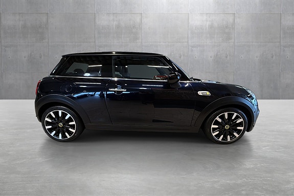 MINI Cooper SE 2 of 5