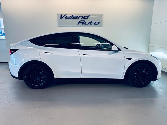 Tesla Model Y 5 of 5