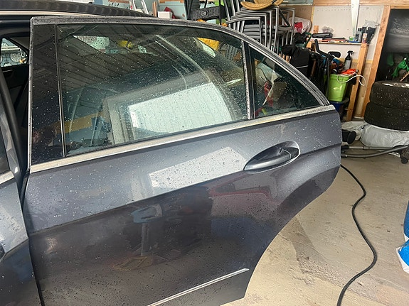 Mercedes-Benz E220 7 of 18